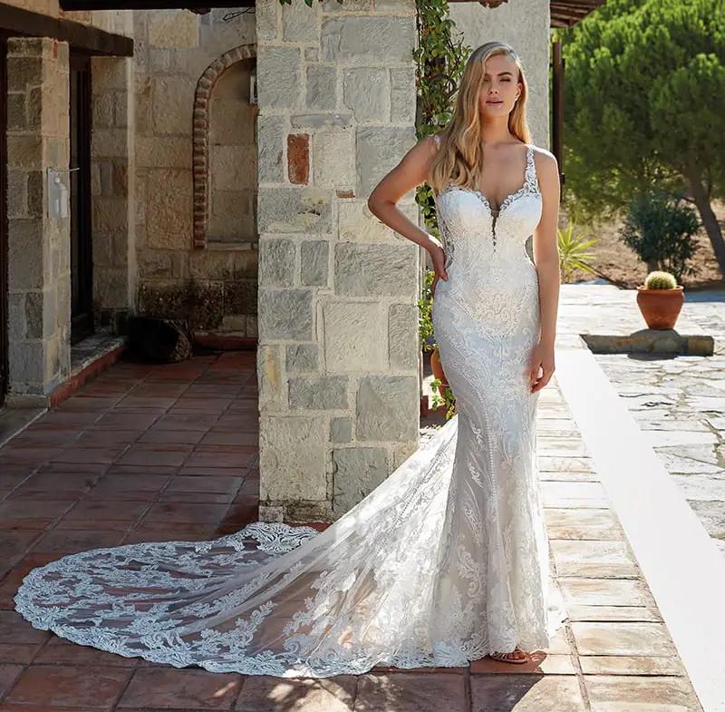 The Art of Choosing the Right Train Length for Your Bridal Dress Image