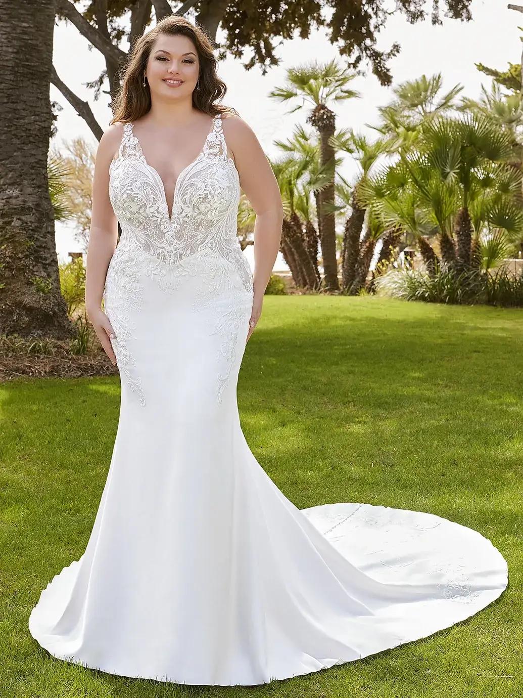 Elysee&#39;s Top Gowns For Plus Size Brides Image